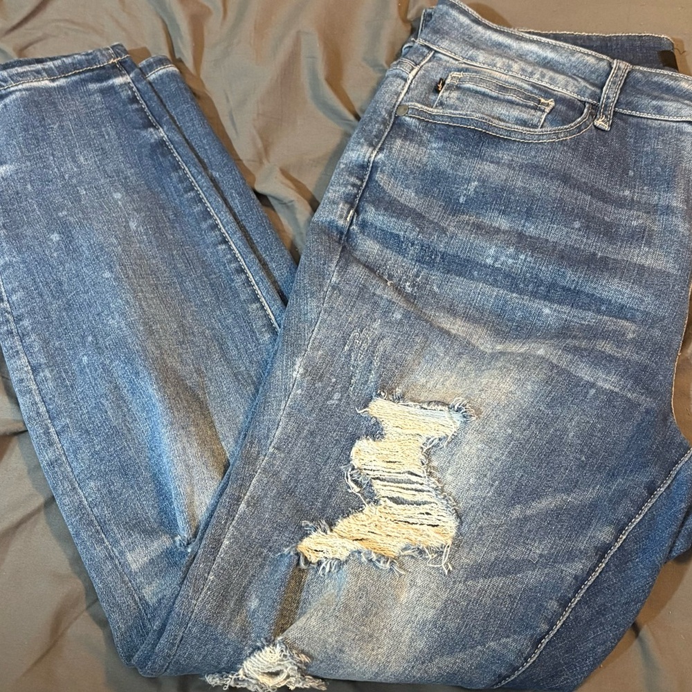 Judy Blue Distressed Skinny Leg Jeans in Blue